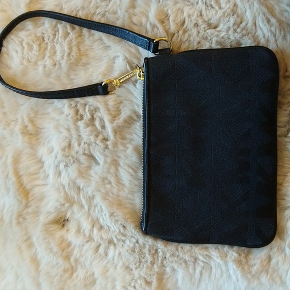 Two piece Michael kors tote with matching wristlet. - Picture 13 of 16